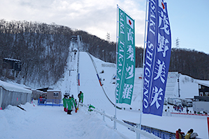 宮の森ジャンプ台。午前7:30分、準備開始です